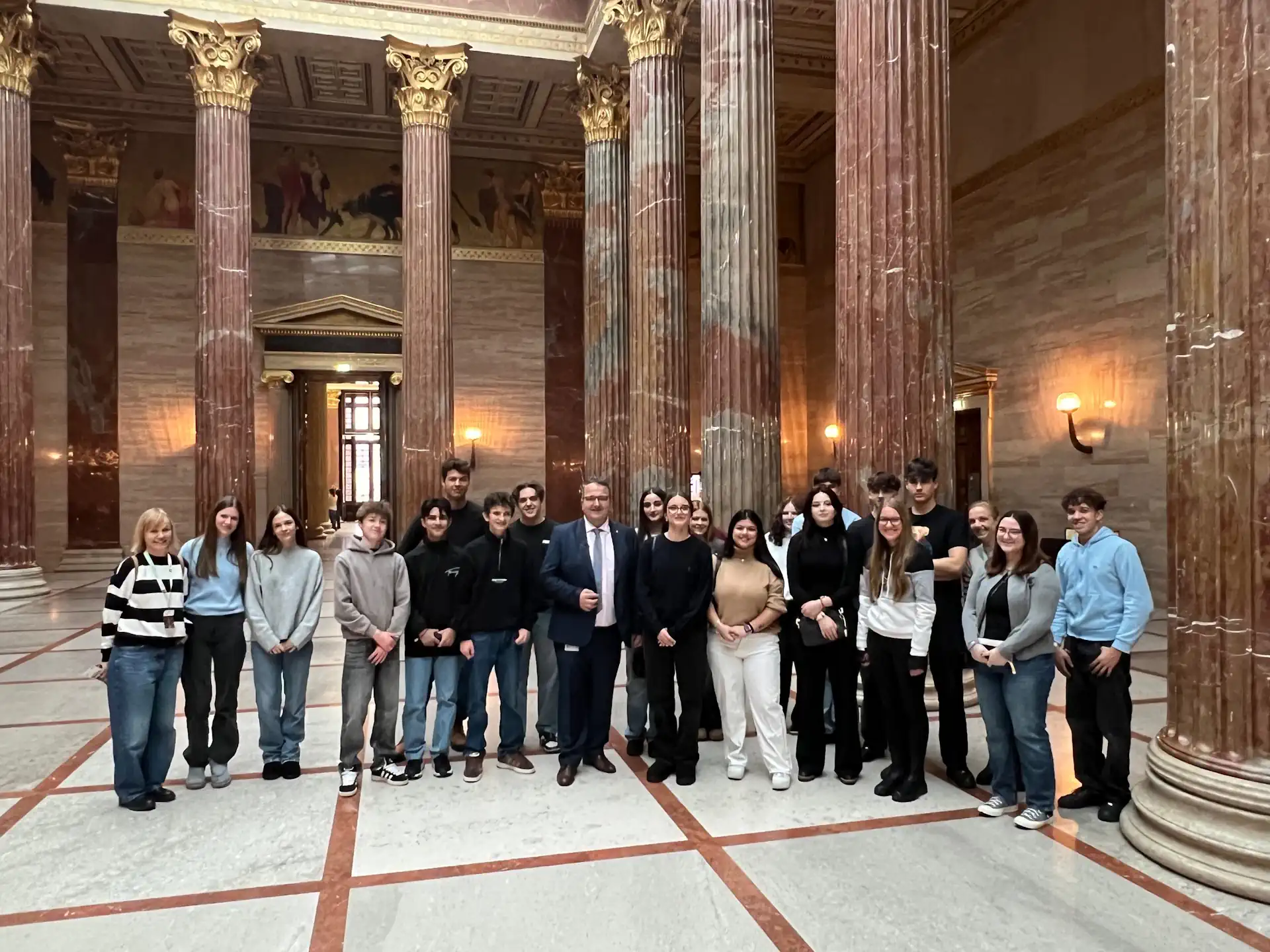 Schüler:innen der HAK Innsbruck